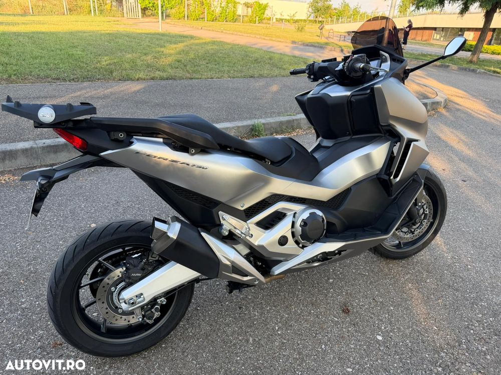 Honda Forza 750 - 9