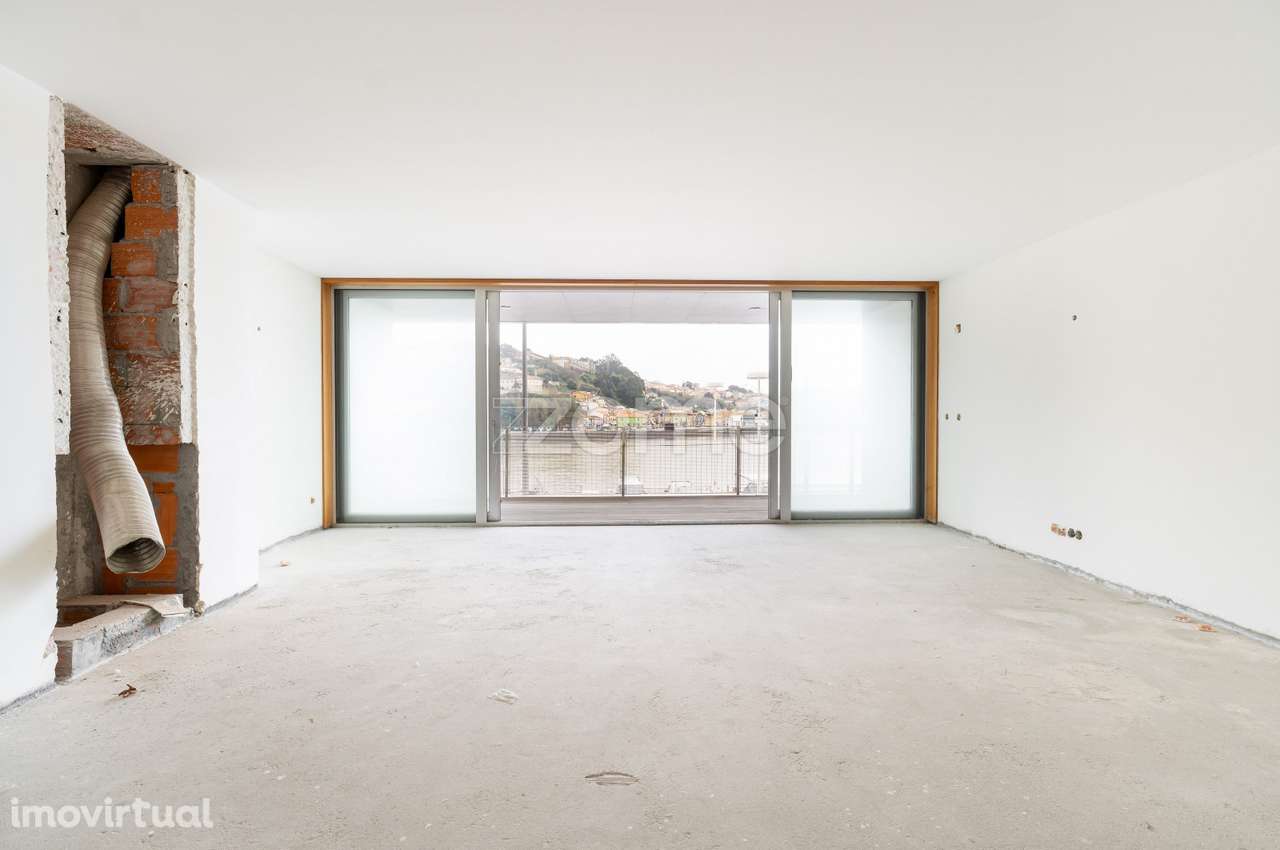Apartamento com 3 Suítes e varanda na primeira linha do rio Douro - Grande imagem: 4/36