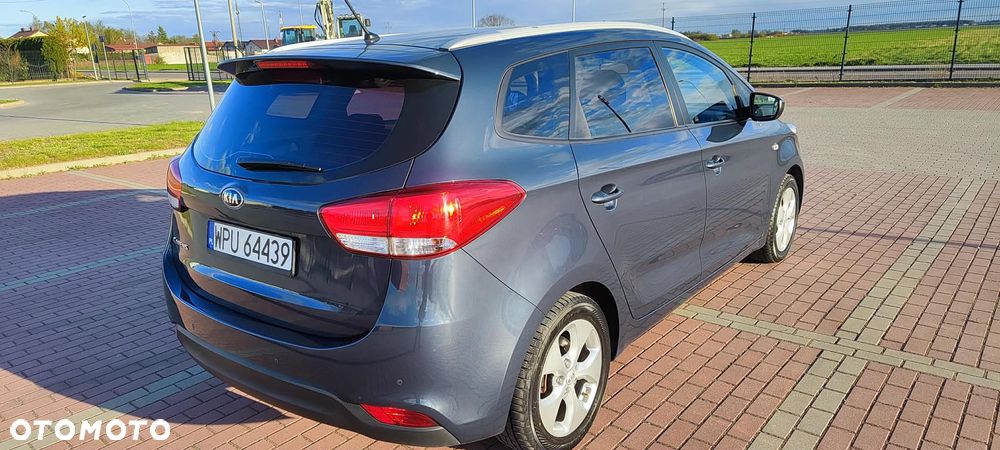 Kia Carens - 8