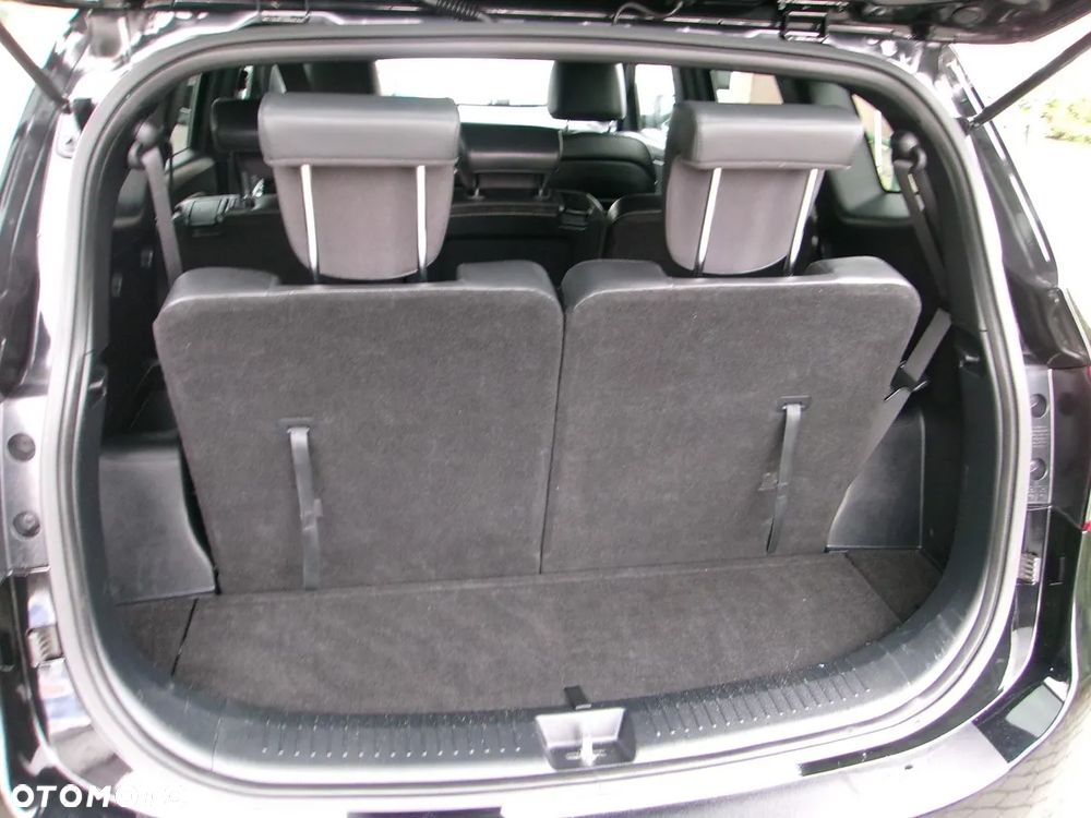 Kia Carens - 9