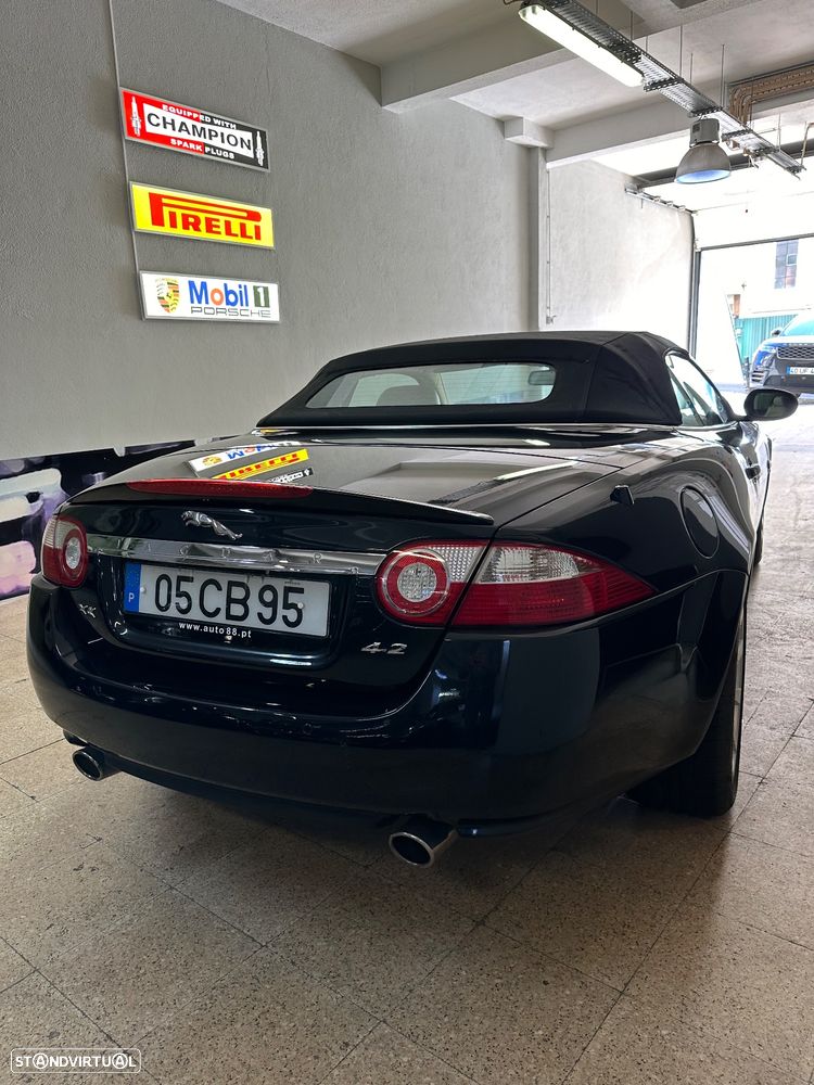 Jaguar XK 4.2 V8 Convertible - 22