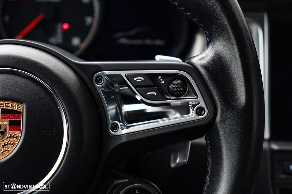 Porsche Macan Turbo - 25