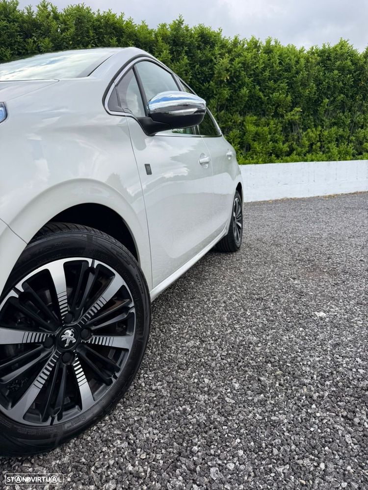 Peugeot 208 1.2 PureTech GT Line - 19