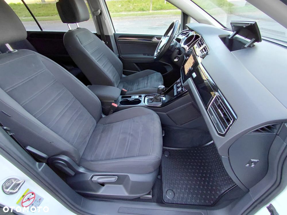 Volkswagen Touran - 22