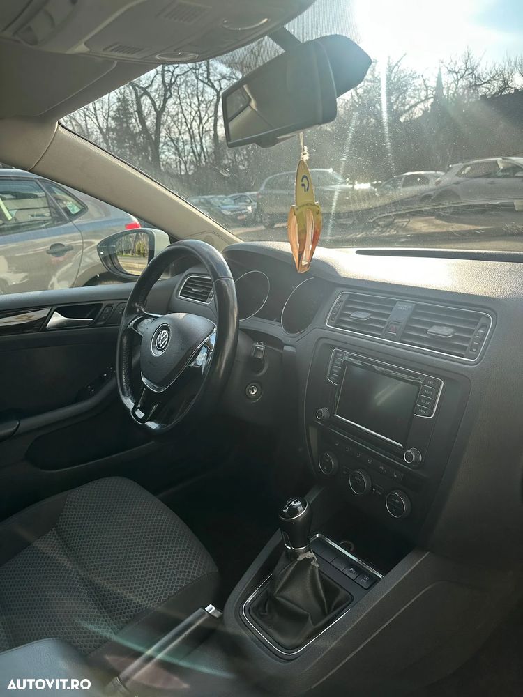 Volkswagen Jetta 2.0 TDI Comfortline - 6
