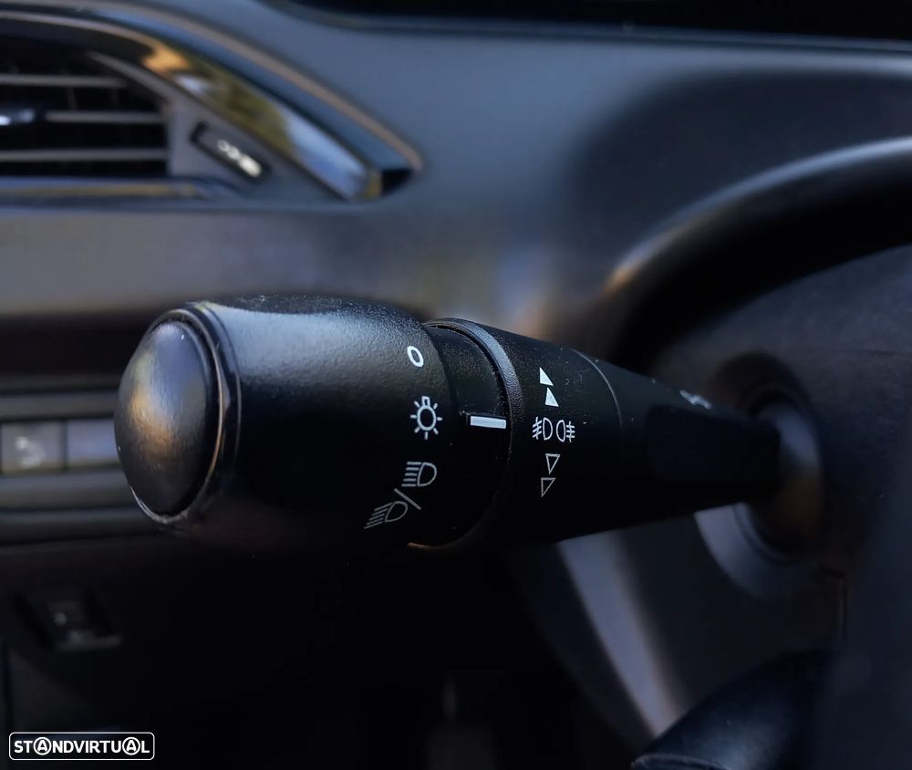 Peugeot 208 1.6 BlueHDi Style - 25