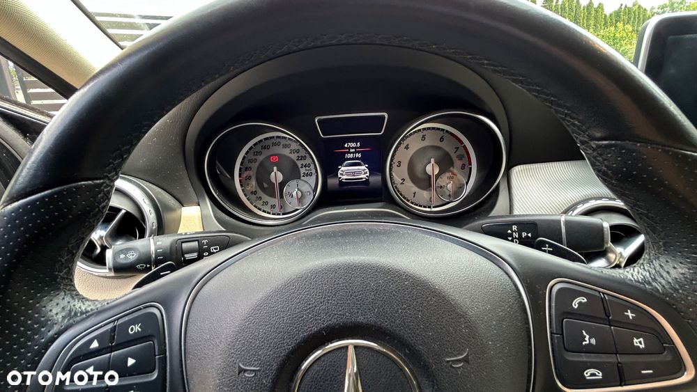 Mercedes-Benz GLA 200 7G-DCT - 10