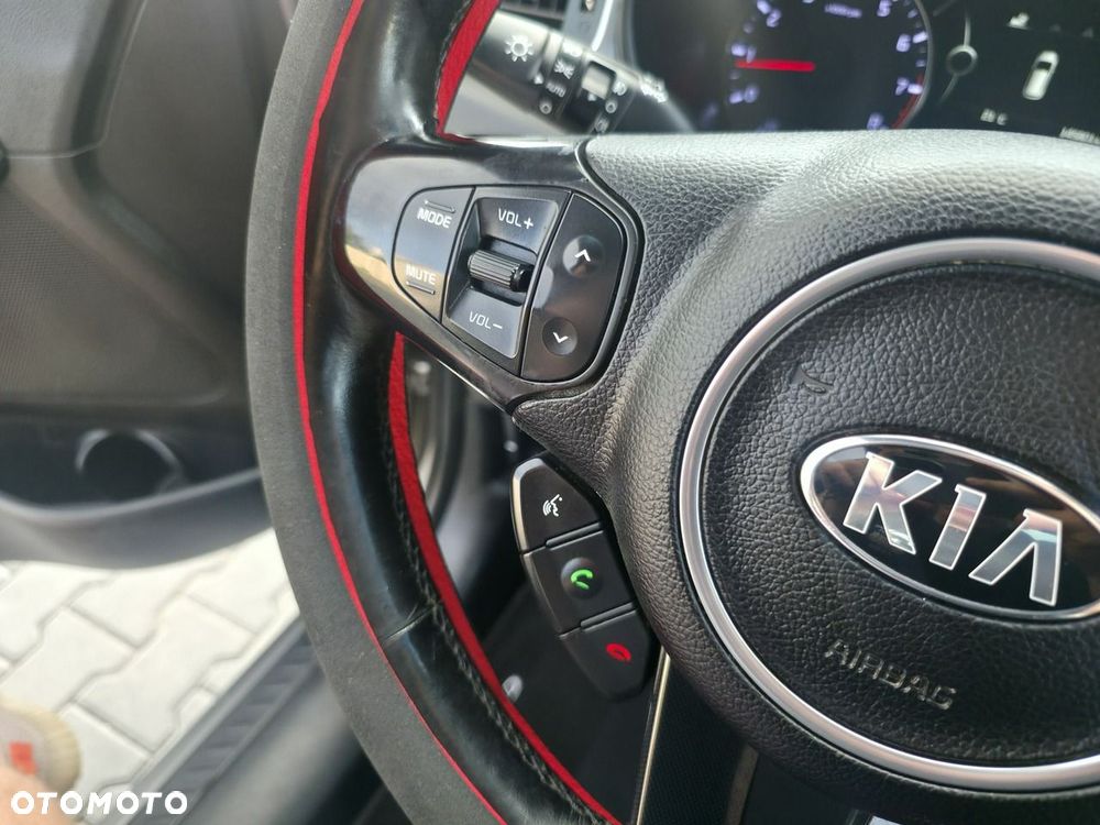 Kia Carens - 25