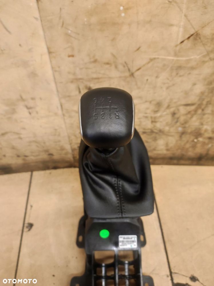 Gałka lewarek wybierak mieszek zmiany biegów 2008 II 2 - 10