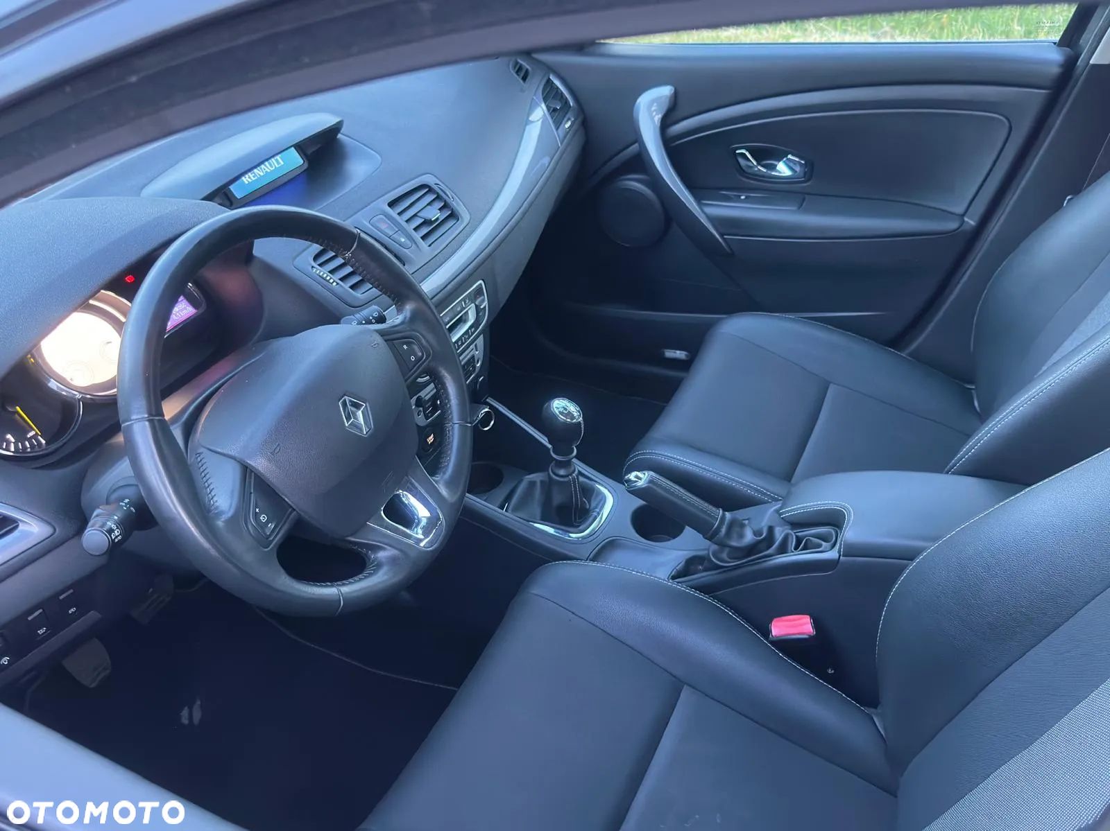 Renault Megane Grandtour BLUE dCi 115 BUSINESS EDITION - 1