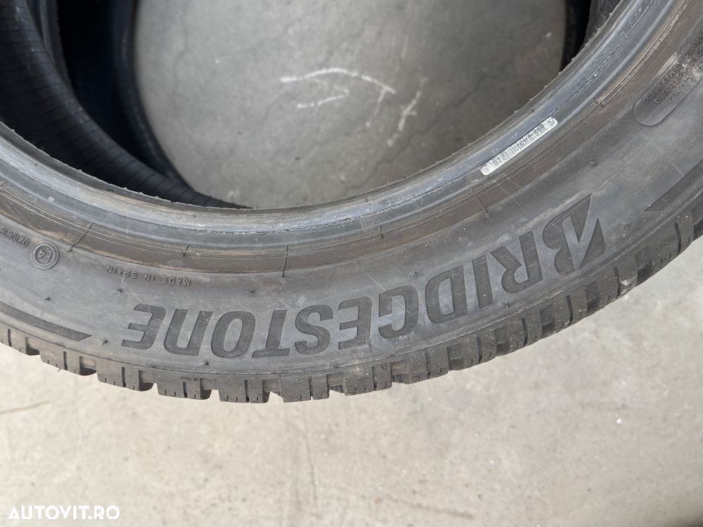 Vând 4 anvelope 235/50/19 bridgestone de iarnă ca noi - 7