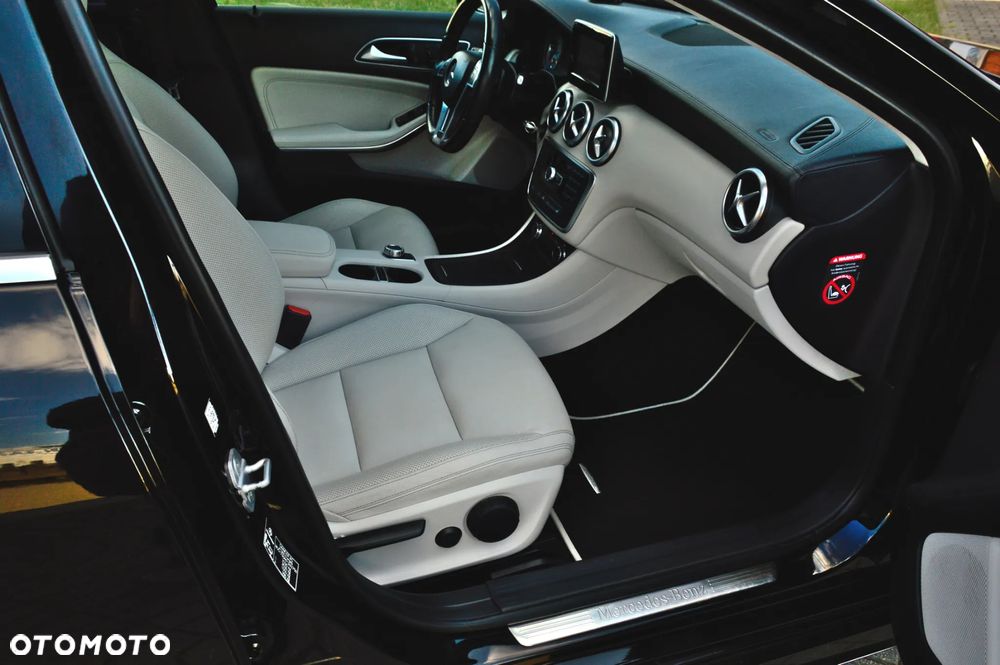 Mercedes-Benz Klasa A 250 4Matic 7G-DCT - 34