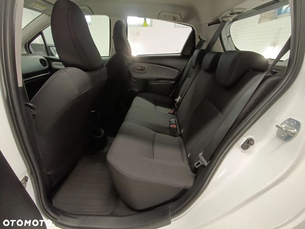 Toyota Yaris 1.0 Life EU6 - 12