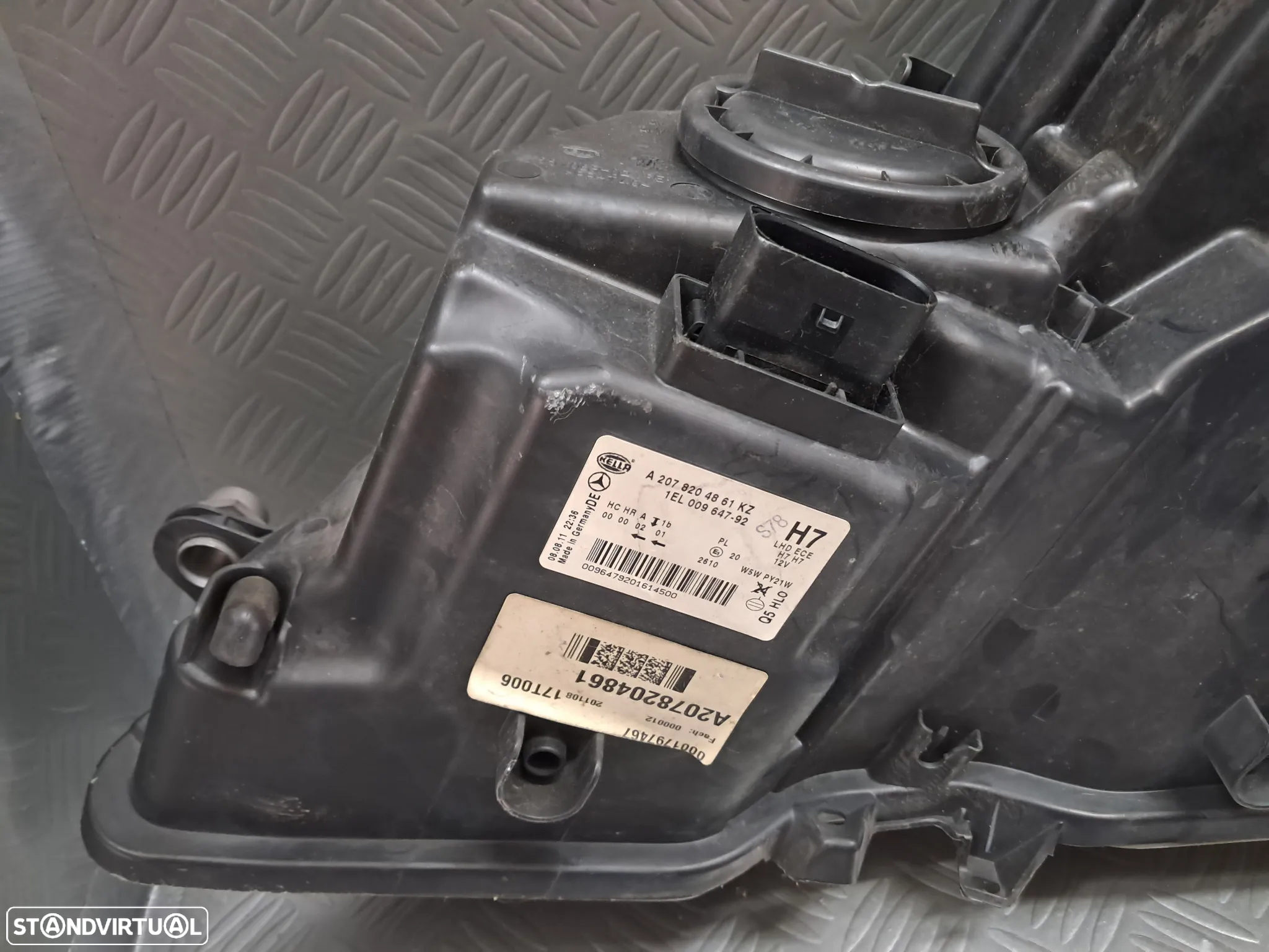 Farol Ótica Direita Mercedes Classe E W207 coupe hologênio - 2