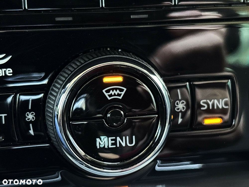 Skoda Superb 2.0 TDI SCR Style DSG - 34