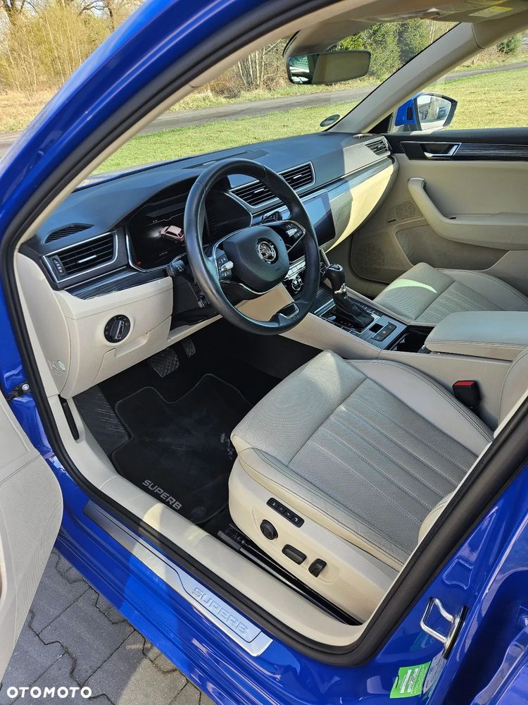 Skoda Superb 2.0 TDI DSG Premium Edition - 36