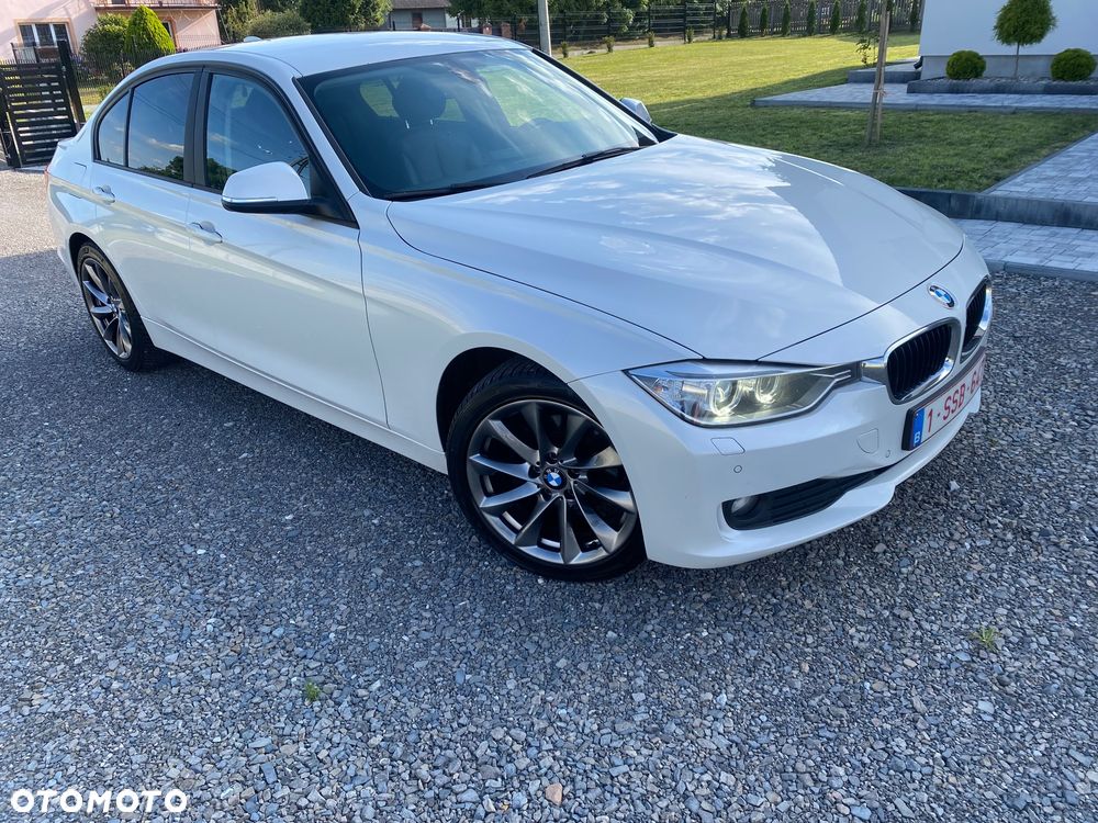 BMW Seria 3 318d Sport Line - 13