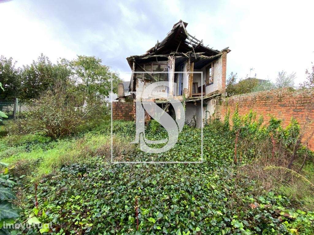 Moradia T1 duplex para restaurar + terreno - Grande imagem: 3/28