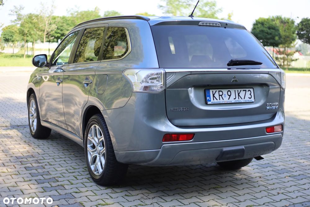 Mitsubishi Outlander 2.0 4WD Plus - 5