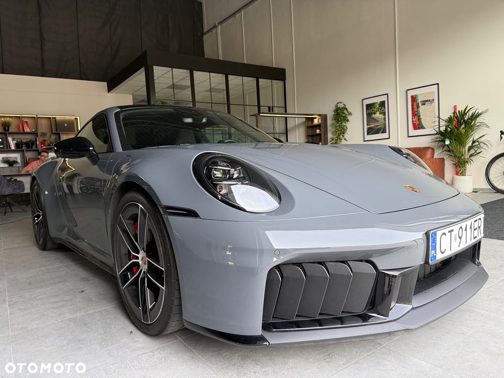 Porsche 911 Carrera T-Hybrid 4 GTS - 10