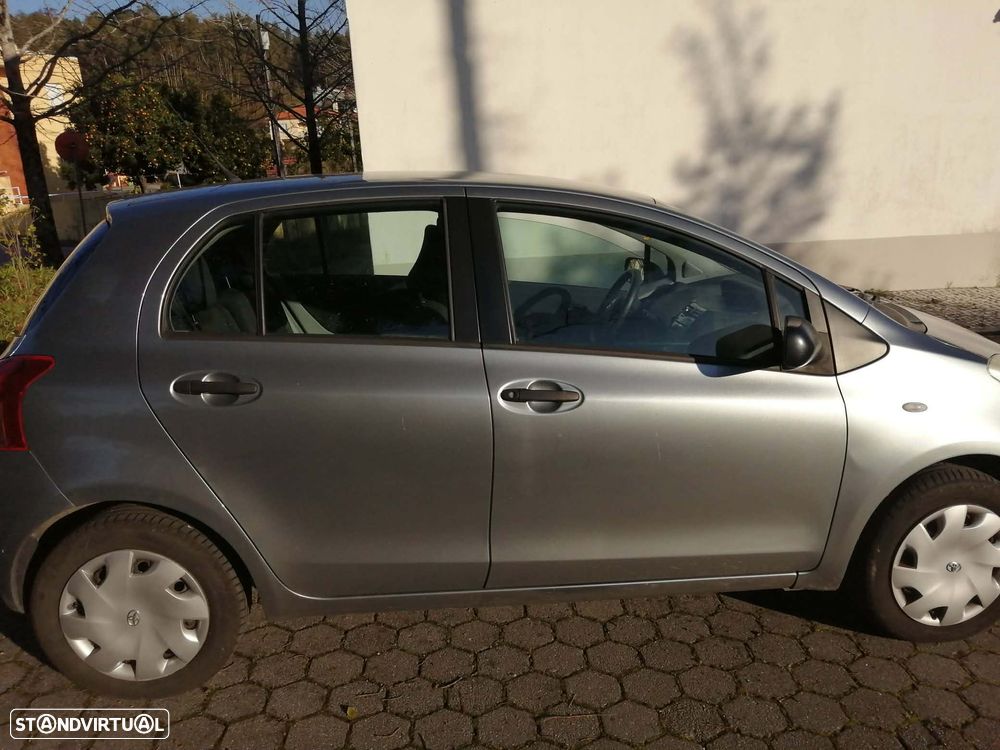 Toyota Yaris 1.0 Base - 2