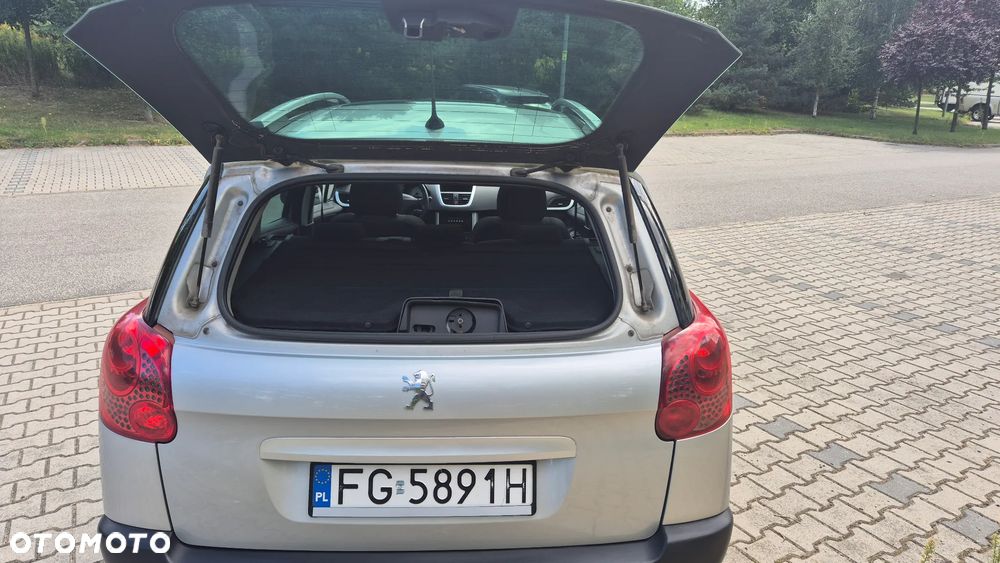 Peugeot 207 - 18