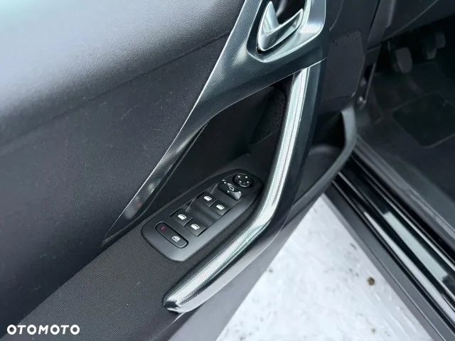 Peugeot 2008 BlueHDi 100 STOP & START Style - 23