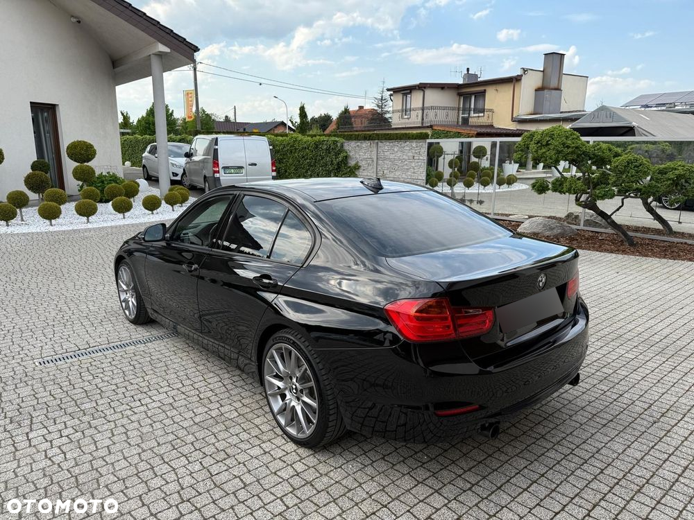 BMW Seria 3 335i Touring Sport Line - 12