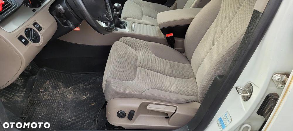Volkswagen Passat 2.0 TDI DPF Highline - 20