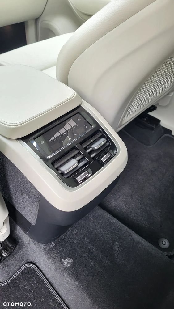 Volvo XC 90 - 9