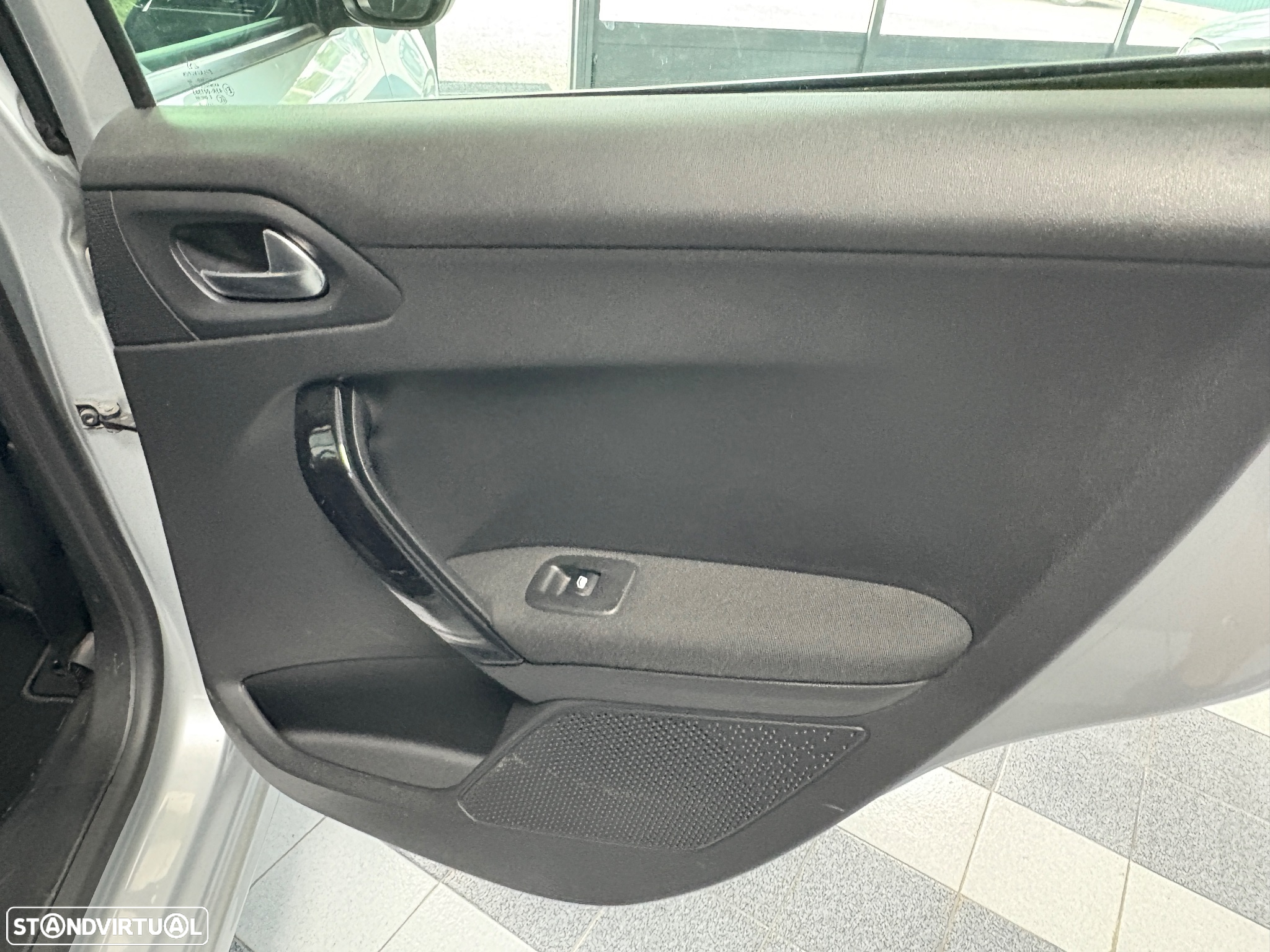 Peugeot 208 1.2 PureTech Signature - 29