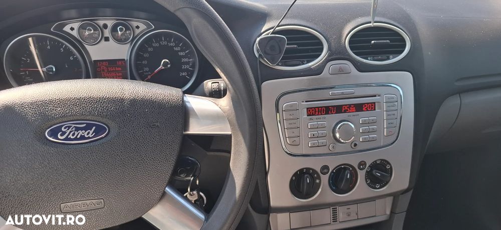 Ford Focus 1.6i Trend - 8