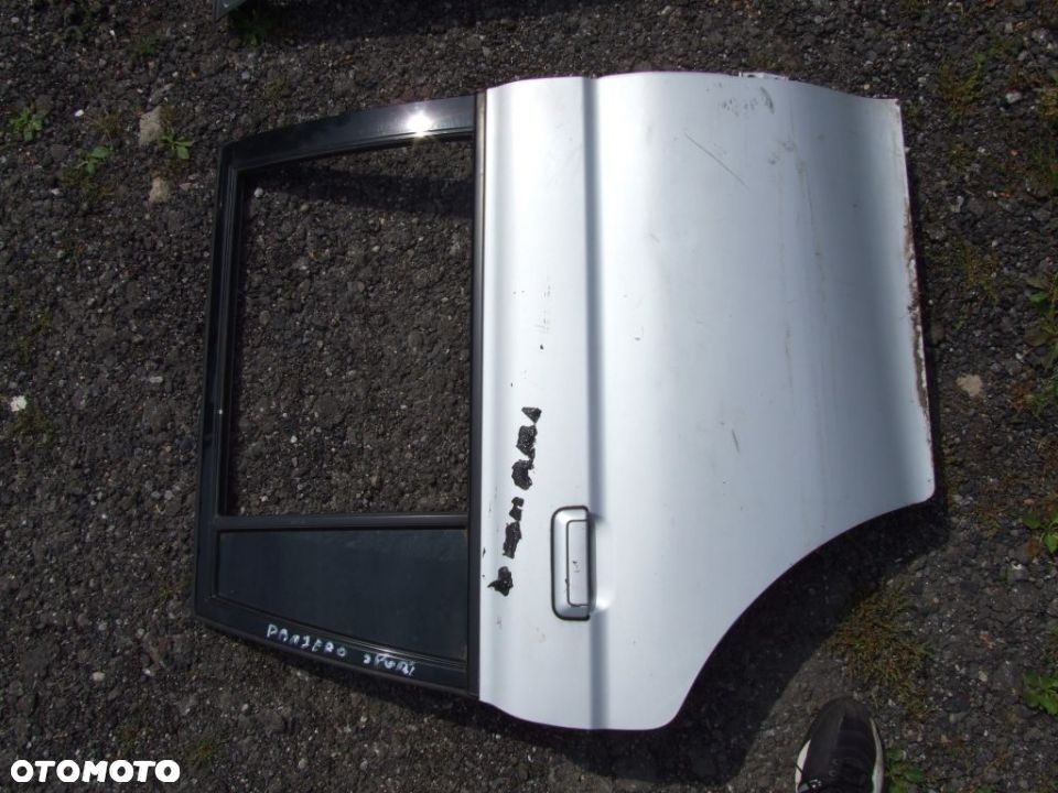 Drzwi prawy tył - Mitsubishi Pajero Sport - 1