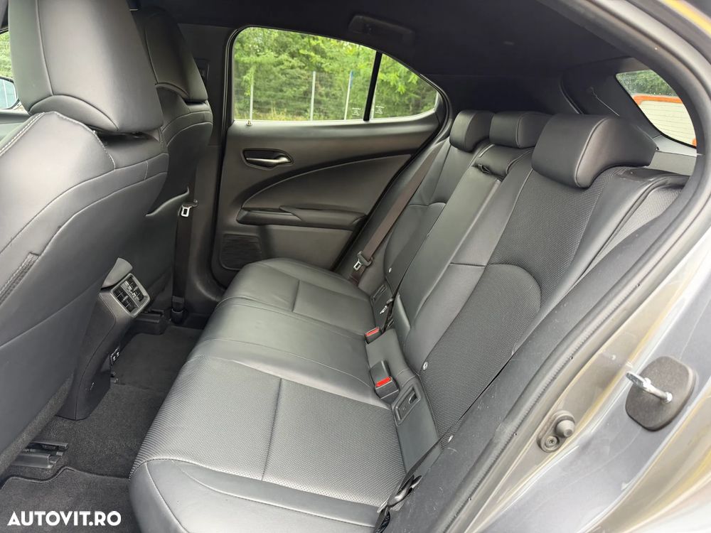 Lexus UX 250h E-FOUR Executive - 23