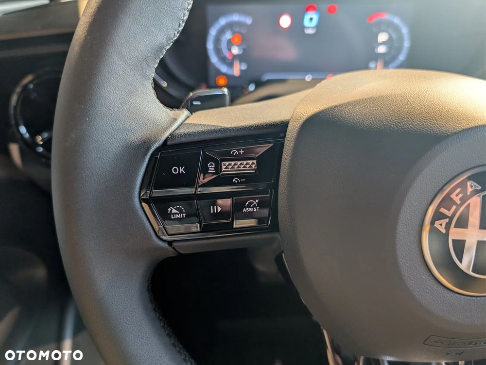 Alfa Romeo Junior 1.2 mHEV Ibrida eDCT - 13