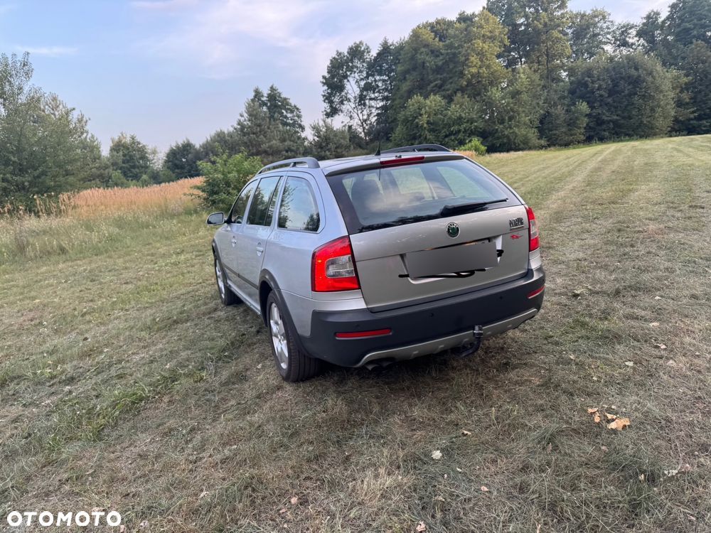 Skoda Octavia Scout 2.0 TDI DPF - 4