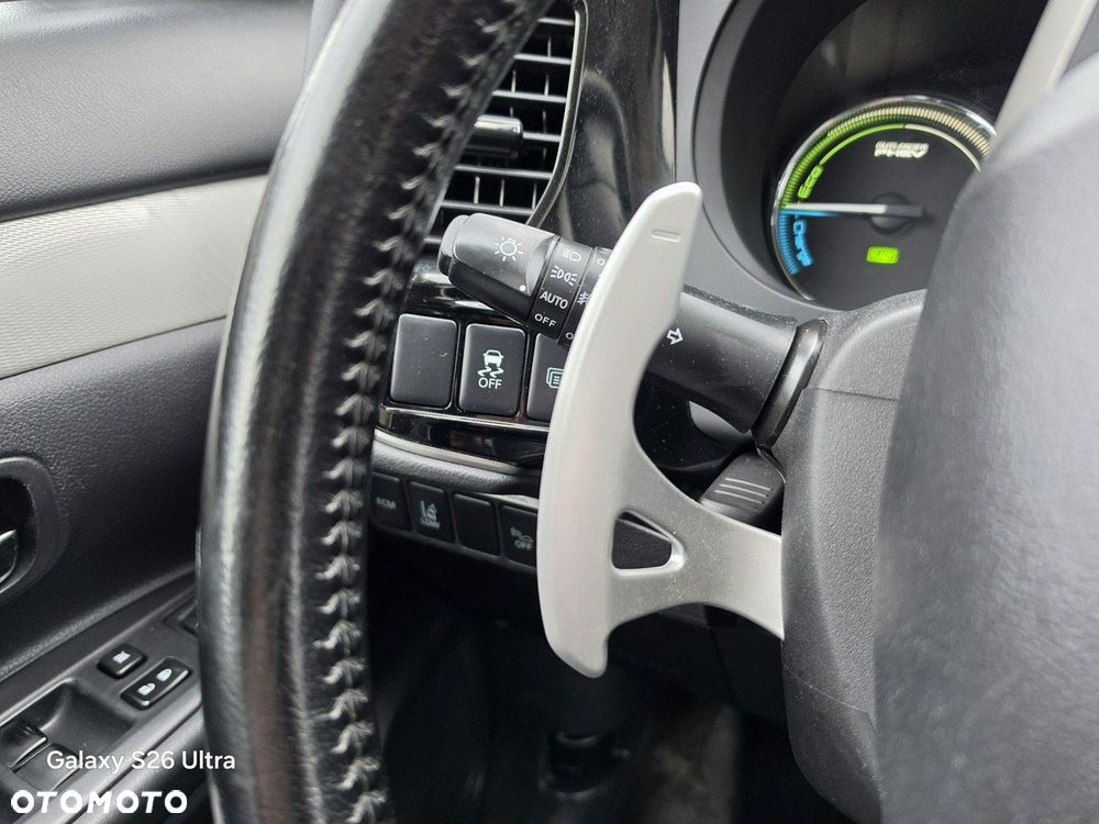 Mitsubishi Outlander - 38