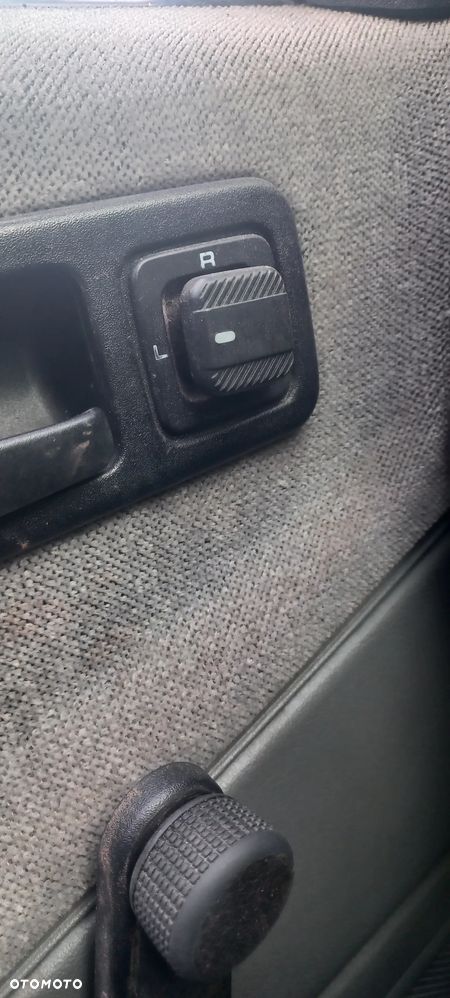 Volkswagen Passat 1.9 TD CL - 12