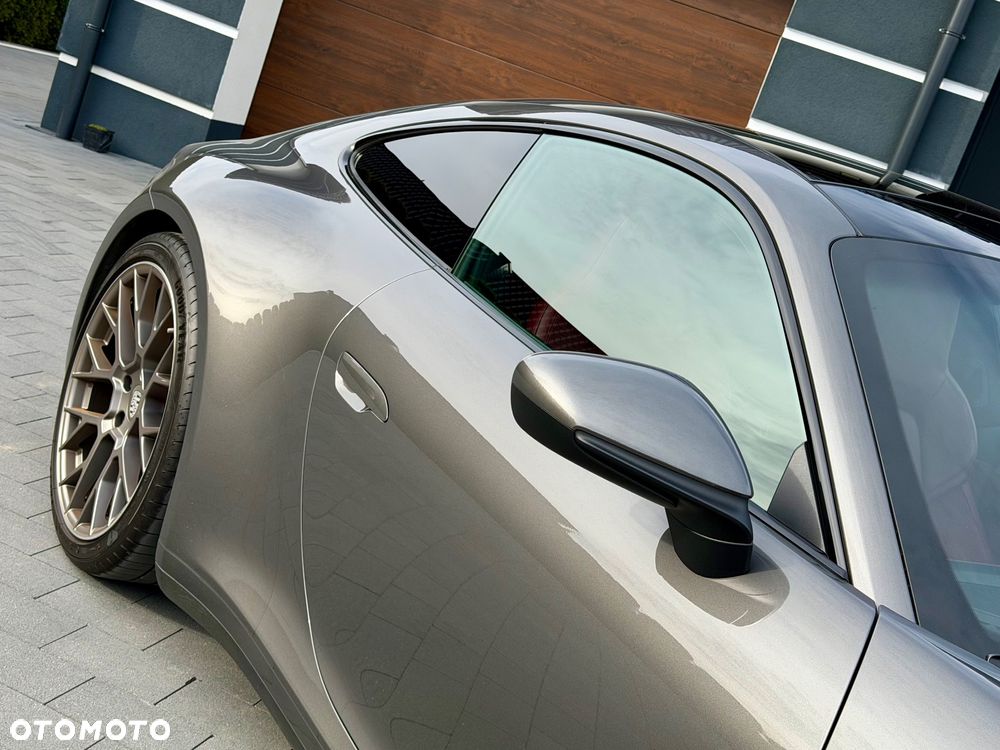 Porsche 911 Carrera 4S - 17