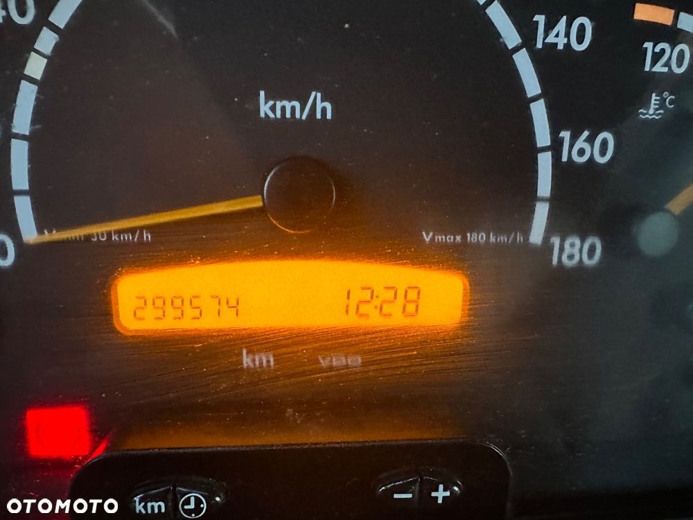 Mercedes-Benz Sprinter - 9