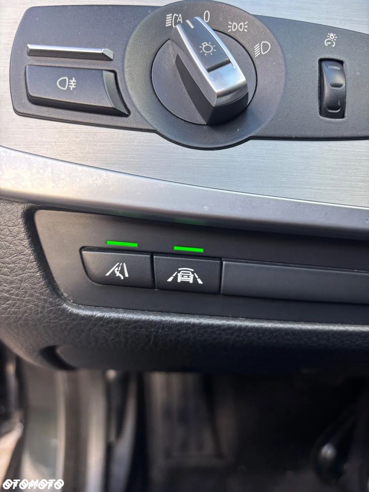 BMW Seria 5 525d xDrive - 24