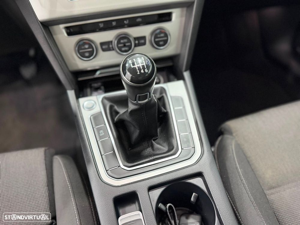 VW Passat 1.6 TDI BlueMotion - 11