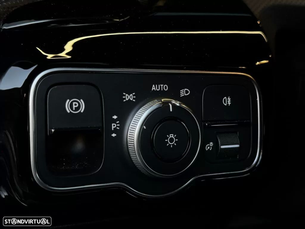 Mercedes-Benz CLA 200 - 30