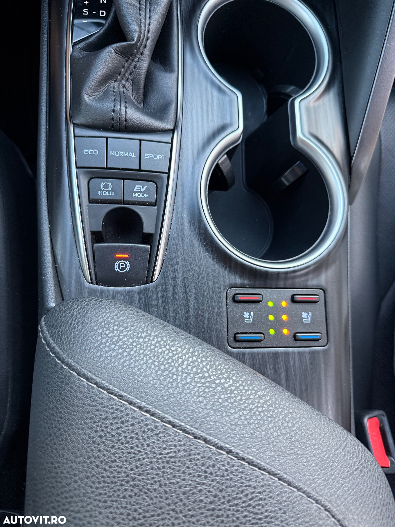 Toyota Camry 2.5 Hybrid Exclusive - 12