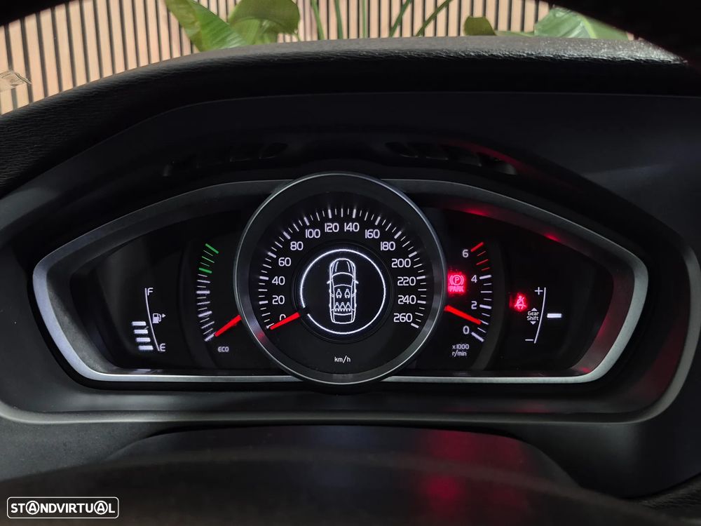 Volvo V40 1.6 D2 Eco Momentum - 27