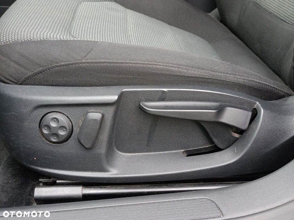 Volkswagen Passat 1.6 TDI Trendline - 18