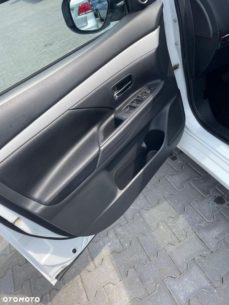 Mitsubishi Outlander 2.0 4WD Top - 17