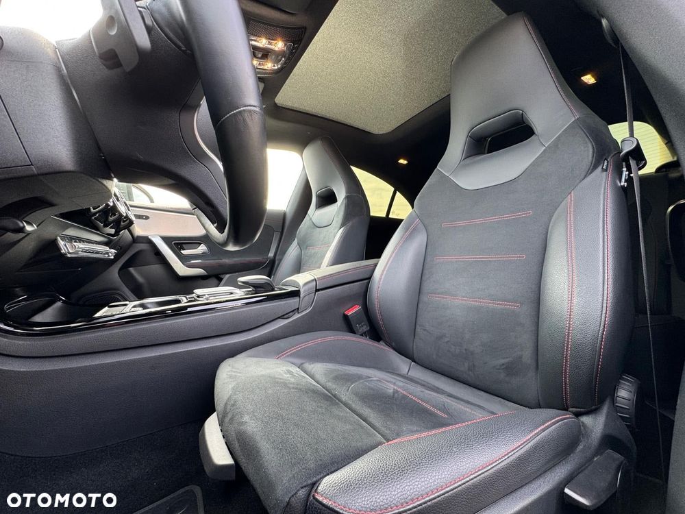 Mercedes-Benz CLA 250 4Matic 7G-DCT AMG Line - 14