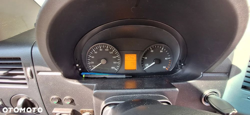 Mercedes-Benz Sprinter - 11