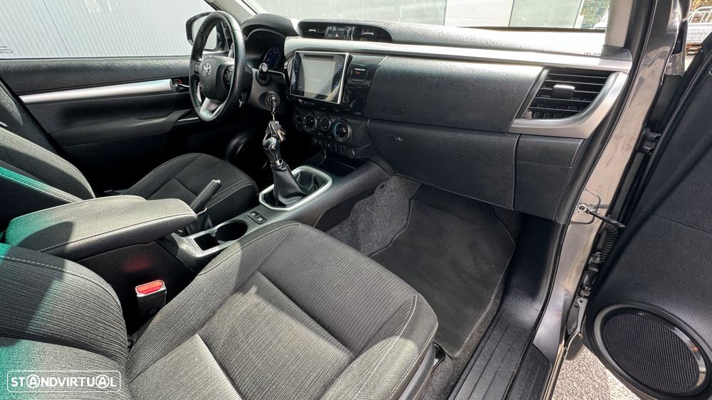 Toyota Hilux 2.4 D-4D 4WD CD Tracker - 33